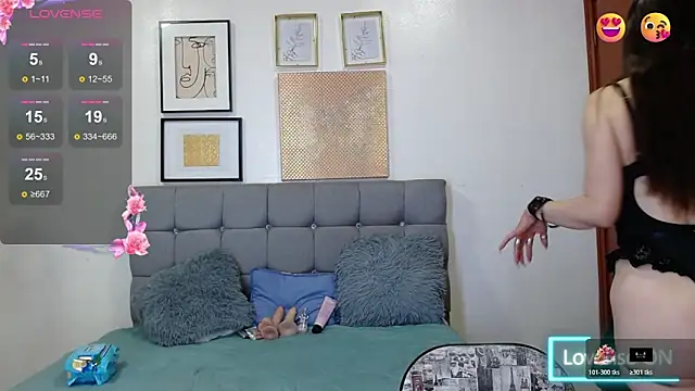  naomi s online show from April 28, 1:37 pm