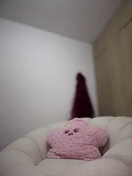 ValeriiGomez online show from December 18, 1:05 pm