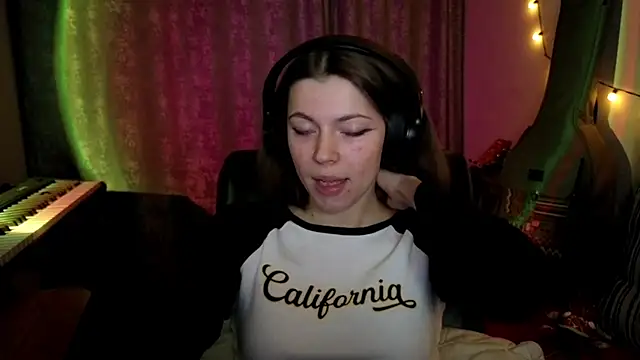 CutieAnny online show from March 5, 8:37 pm