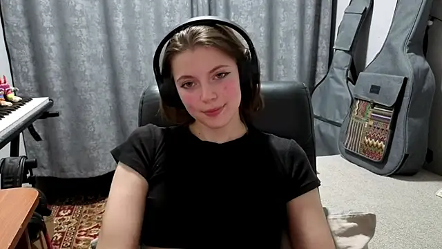 CutieAnny online show from May 8, 10:00 pm