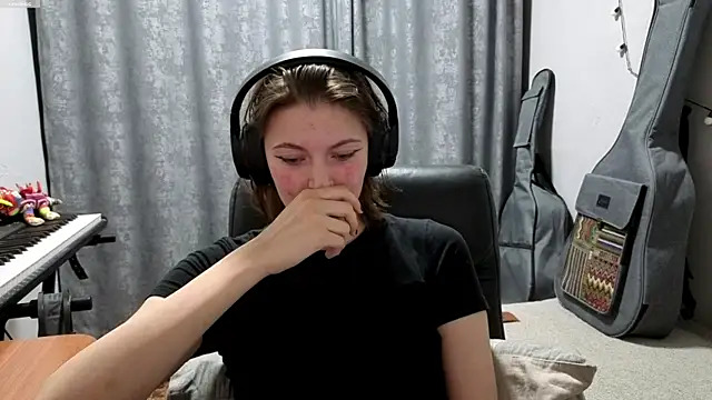 CutieAnny online show from May 10, 8:11 pm