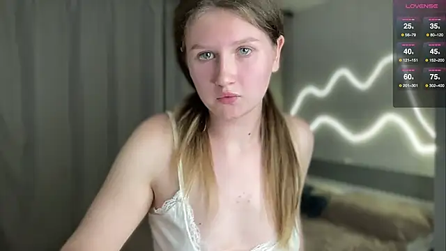 cutykittty online show from September 30, 8:35 pm