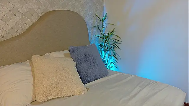 aylacallowey online show from December 3, 7:38 pm