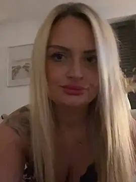 Seductive-SkyeXXX online show from November 18, 8:10 pm