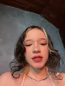 sukubo   online show from April 3, 6:11 am