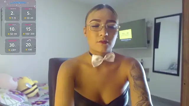 Emmili Saenz online show from September 18, 9:46 pm