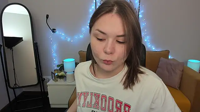 Snapshot of Sophi_gi chatting on September 15, 3:48 am Sophi gi online show from September 15, 3:48 am