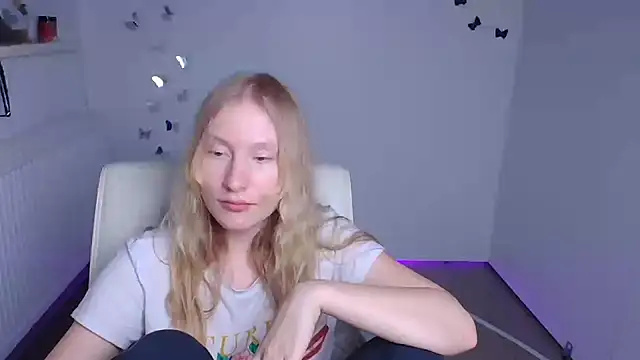 Elizabeth Kissa online show from September 12, 2:02 pm
