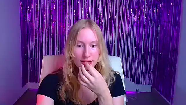 Elizabeth Kissa online show from September 26, 11:52 am