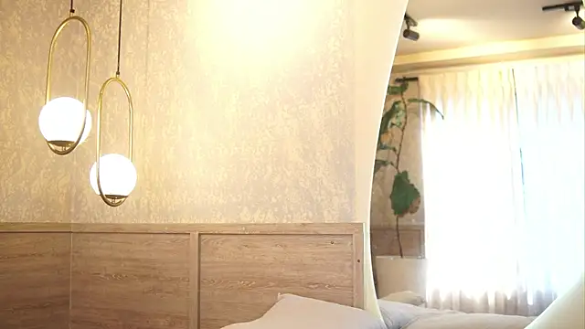 Tayler Kim online show from October 31, 7:07 pm