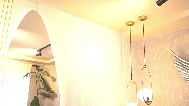 Tayler Kim online show from October 29, 6:21 pm