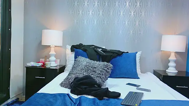 ZoeWilliis online show from December 19, 1:03 pm