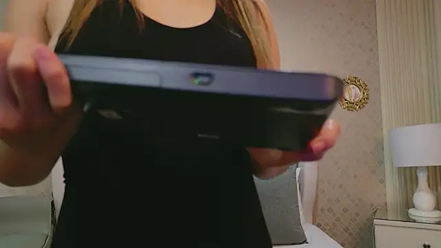 ZoeWilliis online show from May 16, 10:36 am