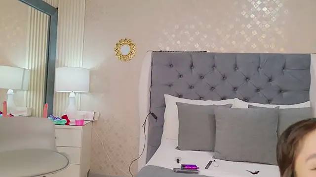 ZoeWilliis online show from May 11, 4:04 pm