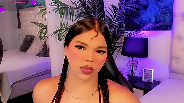 Valeria Swett  online show from May 12, 8:48 pm