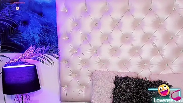 Valeria Swett  online show from May 25, 9:58 pm
