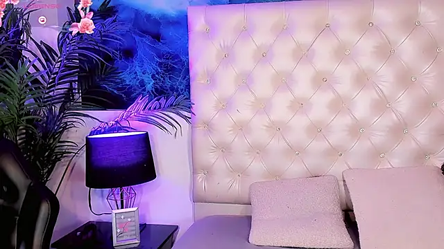 Valeria Swett  online show from May 24, 9:58 pm