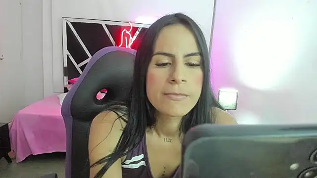 charlotthe ee online show from October 9, 7:40 pm