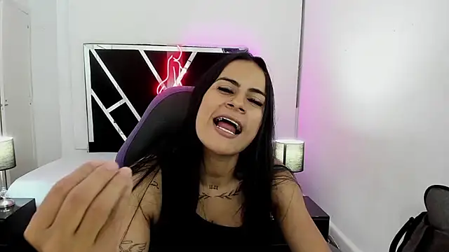 charlotthe ee online show from October 28, 8:35 pm