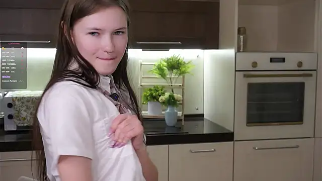 LynHillaire online show from November 1, 10:19 am