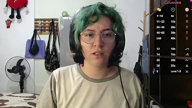 Froggyinthebox online show from April 17, 2:13 am