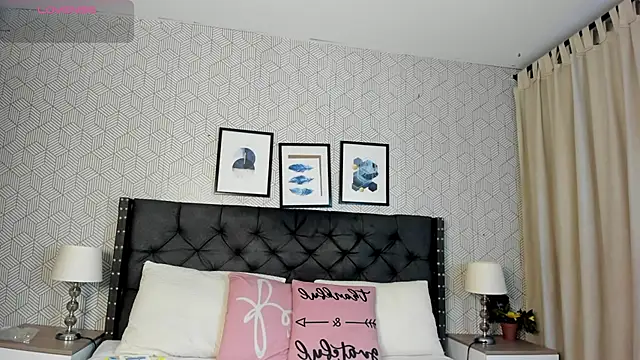 sophie  blare online show from May 19, 7:32 pm