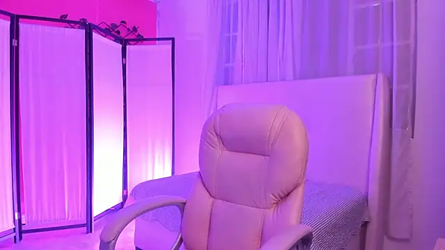 zoerouse  online show from October 15, 9:06 pm