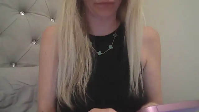 flirty babe x online show from October 18, 10:44 pm