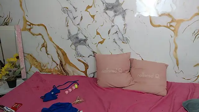 EmilyCoy  online show from February 7, 7:45 am