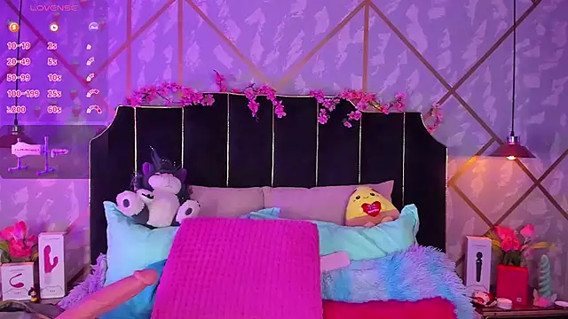 LindaWz  online show from March 1, 5:18 am