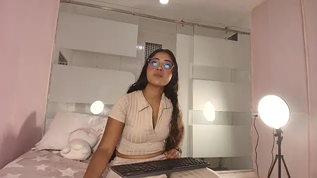 keila hott20 online show from November 11, 2:40 am