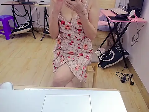 Snapshot of Funnygirl_9x chatting on September 11, 12:16 pm Funnygirl 9x online show from September 11, 12:16 pm