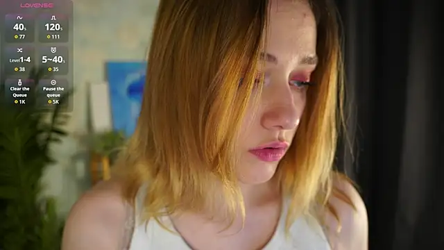 HollieCollelo online show from April 1, 3:29 am