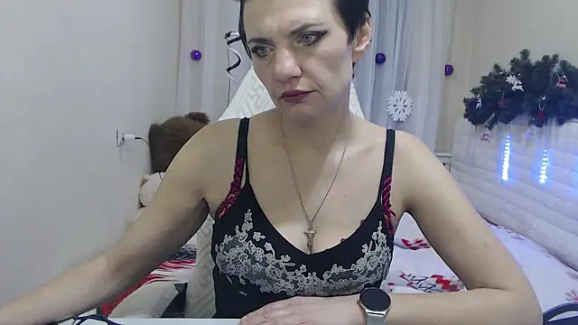 AvaSaturnian online show from December 3, 7:38 pm