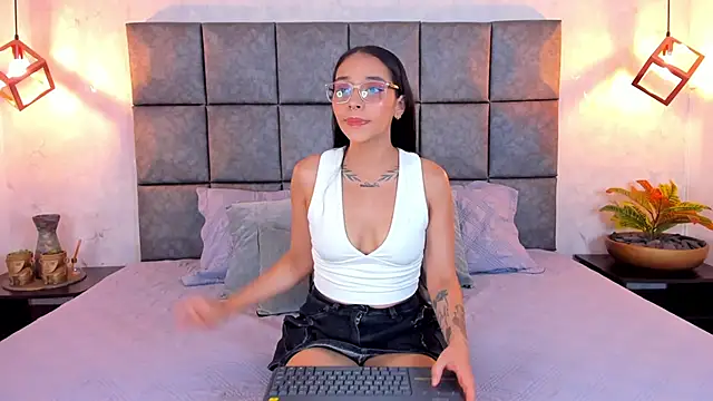 Roseaurora online show from May 7, 12:42 pm