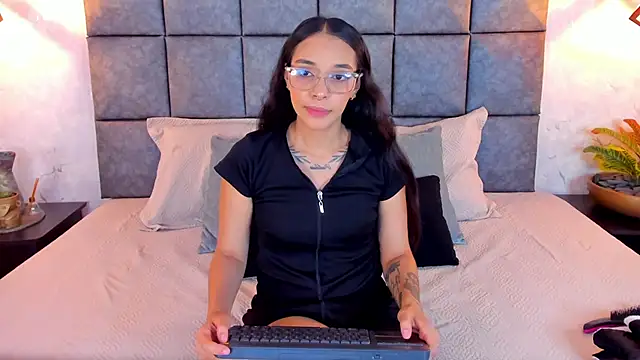 Roseaurora online show from May 18, 10:43 am