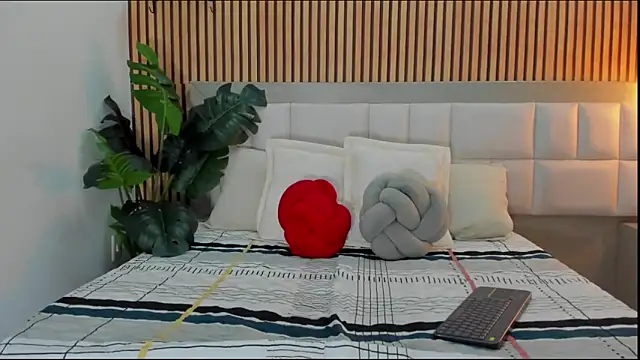 Roseaurora online show from February 12, 1:02 pm