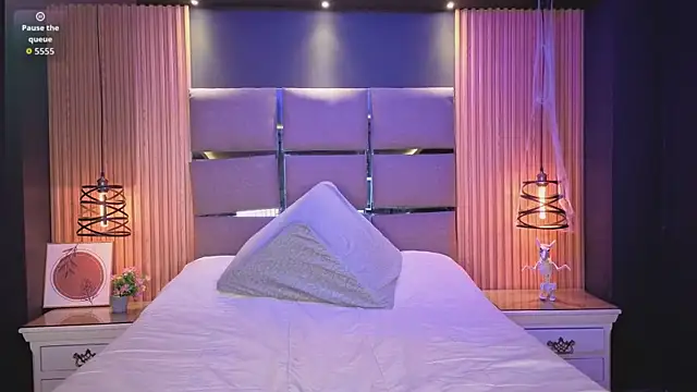 AlanaWalker9 online show from December 19, 4:05 am