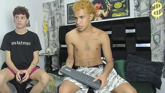 Snapshot of Venezuelan_threesome chatting on September 14, 11:57 pm Venezuelan threesome online show from September 14, 11:57 pm