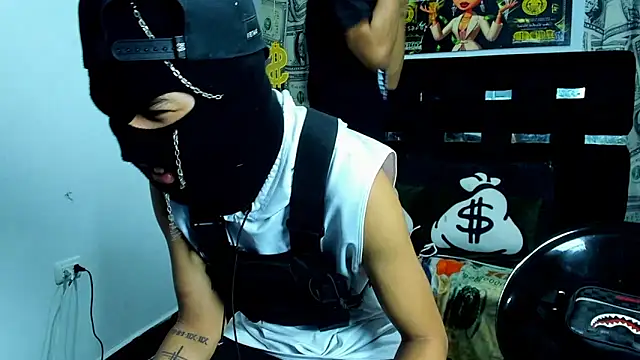 Snapshot of Venezuelan_threesome chatting on October 11, 9:47 am Venezuelan threesome online show from October 11, 9:47 am
