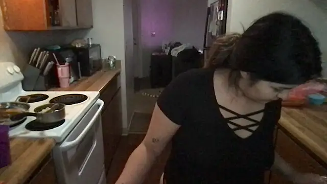 tinnnyym online show from February 10, 11:30 pm