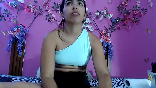 skinnysofia18 online show from May 11, 1:57 pm
