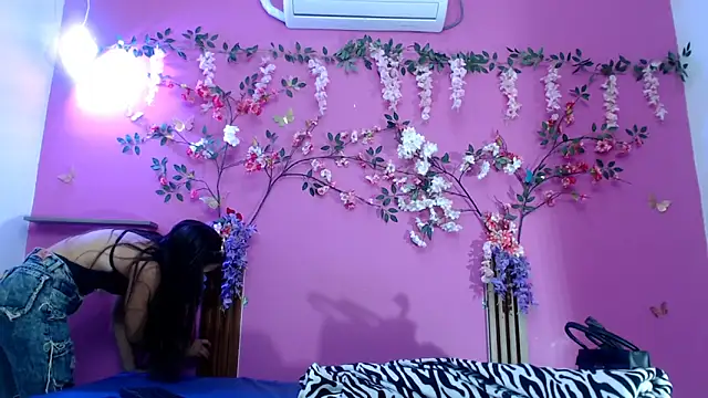 skinnysofia18 online show from May 16, 1:43 pm