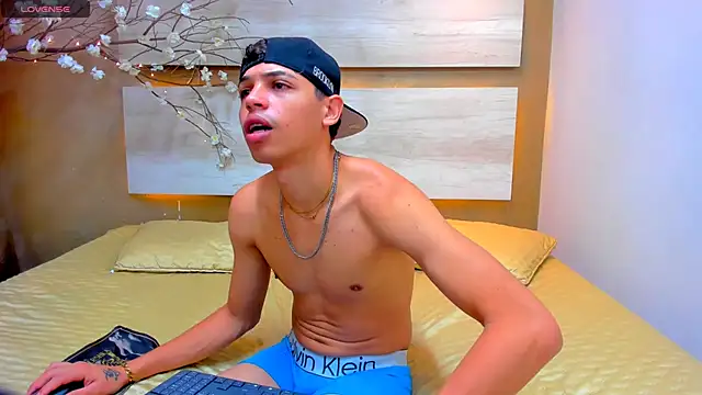 Mycandyfor You online show from November 6, 8:15 pm