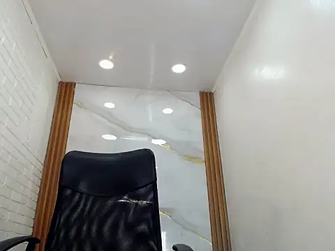 Penelopee Rouse online show from October 15, 10:01 pm