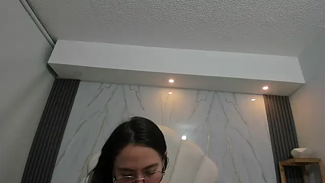 Bella Sumers online show from April 4, 11:42 am