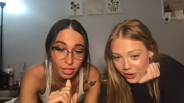 MichelleXClarice online show from September 19, 3:49 am