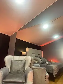 Samantha Milf   online show from January 16, 9:11 pm