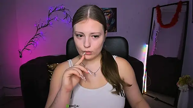 melani bumm online show from December 18, 1:16 pm