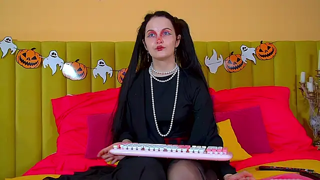 MollyMillsen online show from October 29, 6:43 pm